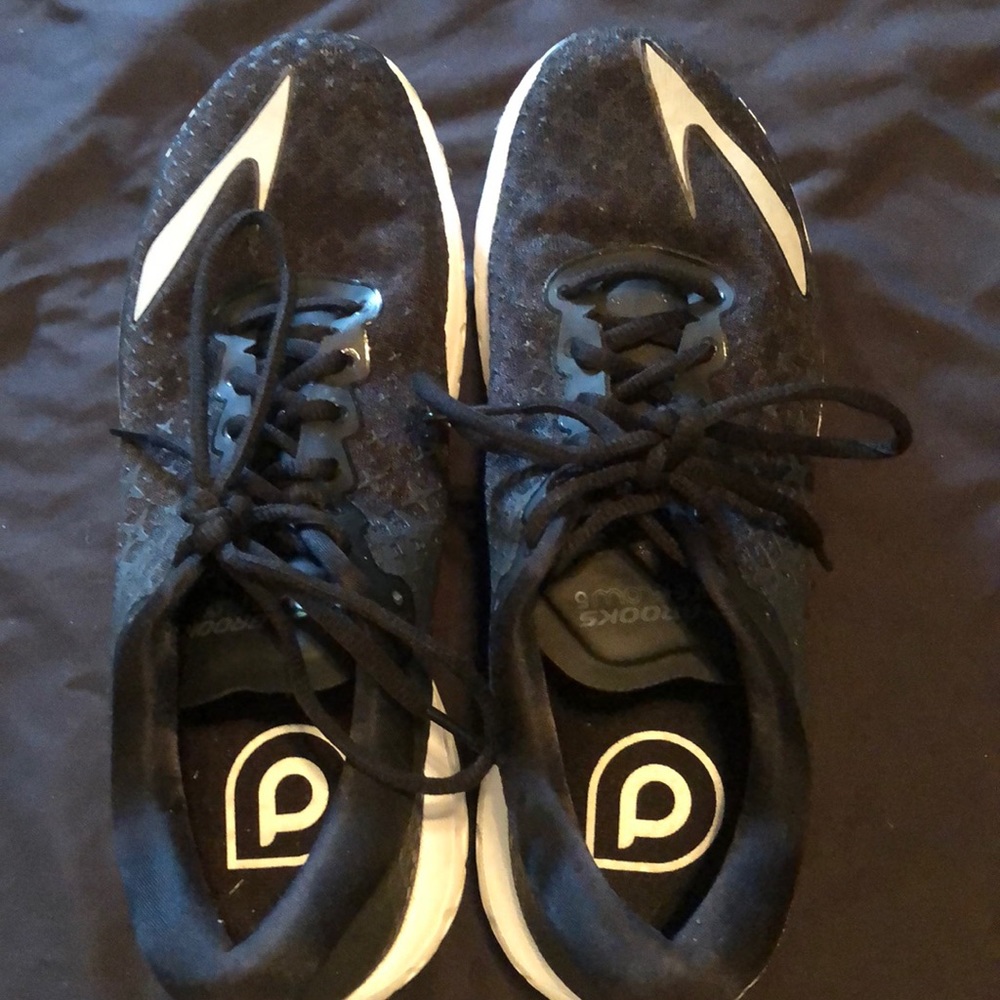 Brooks Pure Flow 5 running shoes- men’s size 8.5